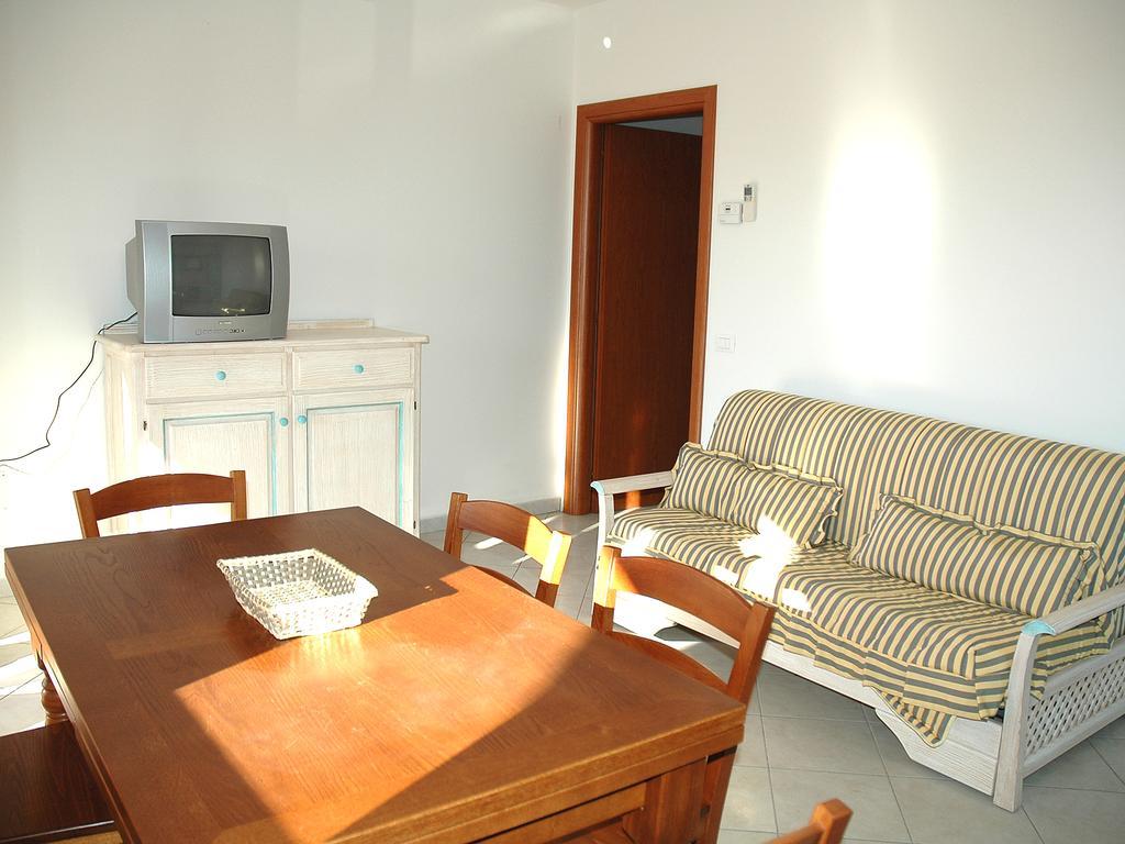 Baia Fiorita Apartment Porto Azzurro Ngoại thất bức ảnh